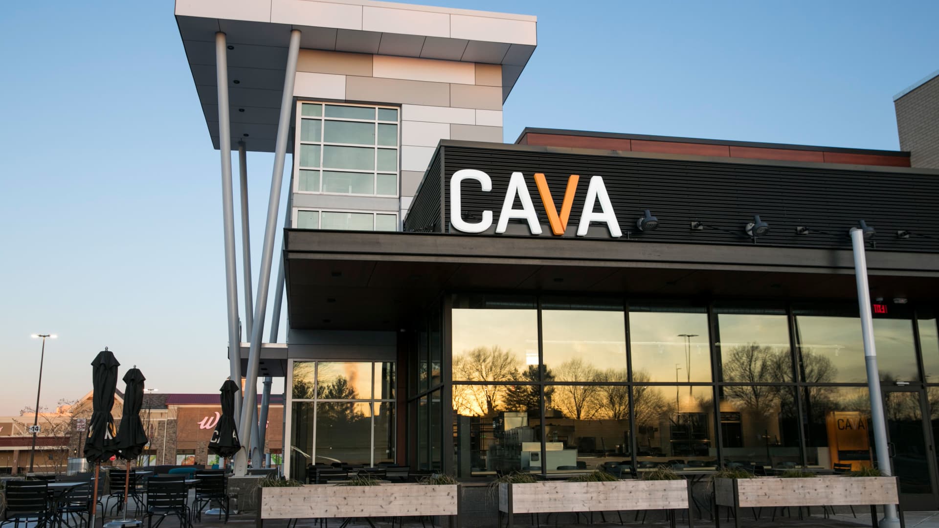 Fast Casual: A smaller pie and more operator mouths to feed
